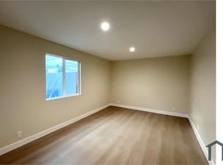 2718 W 70th St, Los Angeles, CA 90043