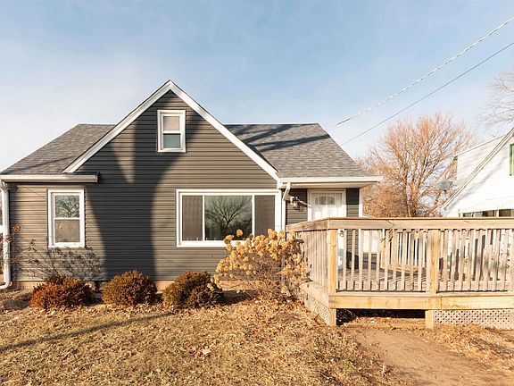 5th image of 938 E Riverside Blvd