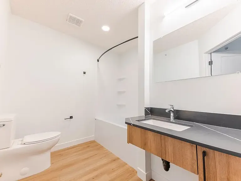 609 King St — Photo 23