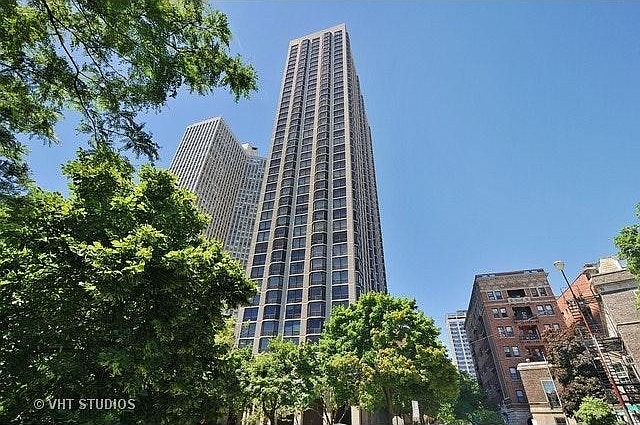 2650 N Lakeview