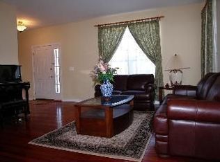 12589 Meadow Cir, Lake Bluff, IL 60044