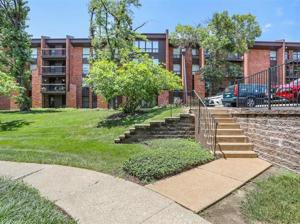 572 Coeur De Royale Dr APT 303, Saint Louis, MO 63141