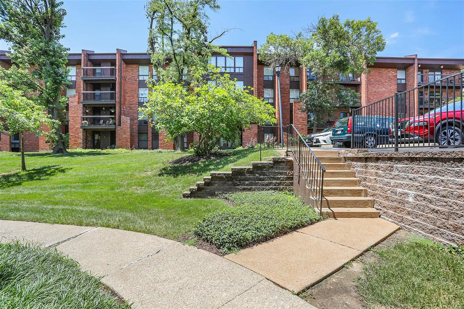 572 Coeur De Royale Dr APT 303 photo 1