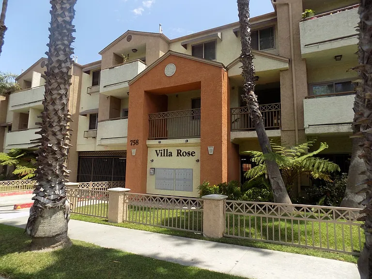 1840 VILLA ROSE — Photo 1