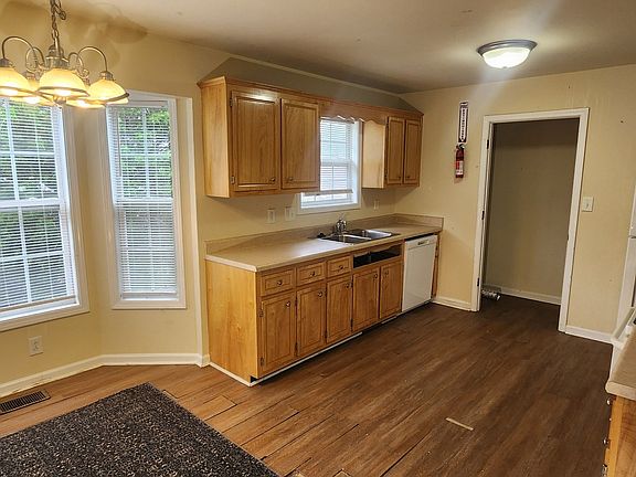 4th image of 619 Ashley Oaks Dr