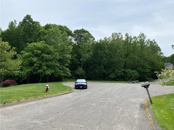 27 Holley Ln, Prospect, CT 06712