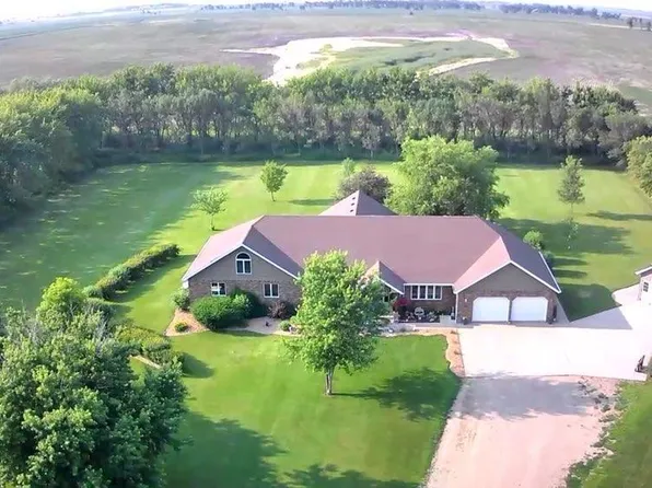 38876 Hobby Dr, Aberdeen, SD 57401