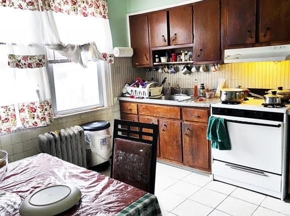 Unit 1 kitchen/dining