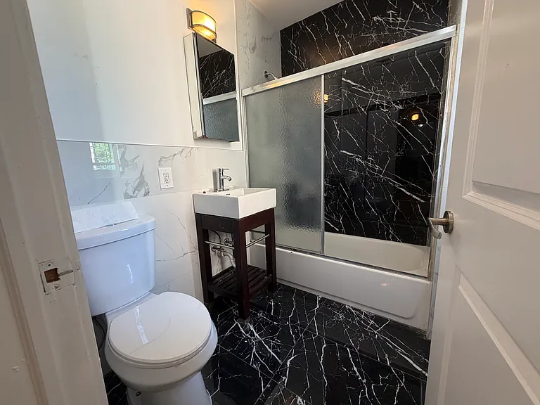 377 Baldwin Ave #2R — Photo 2