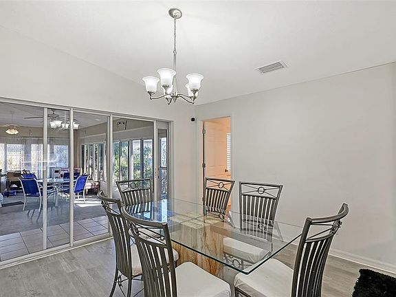 3rd image of 625 VERROCCHIO DRIVE #625