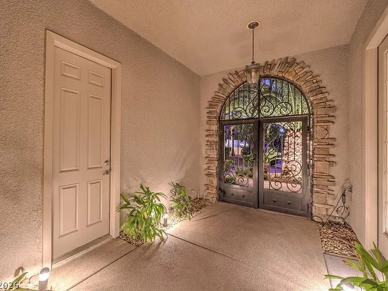 2849 Soaring Peak Ave — Photo 38