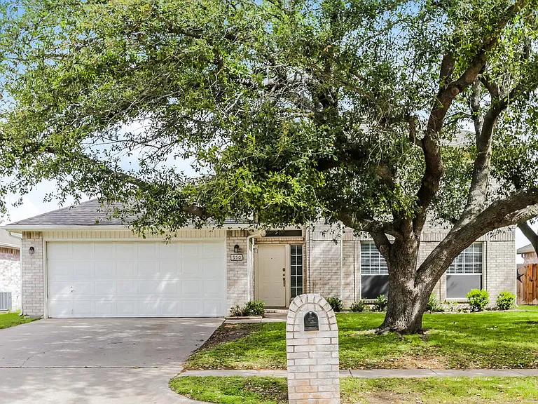 950 Silver Streak Dr — Photo 1