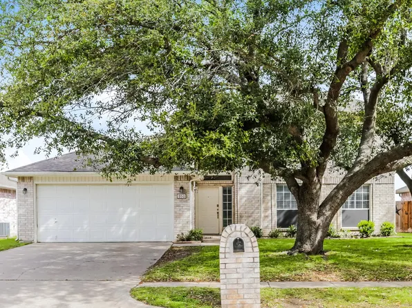 950 Silver Streak Dr, Saginaw, TX 76131