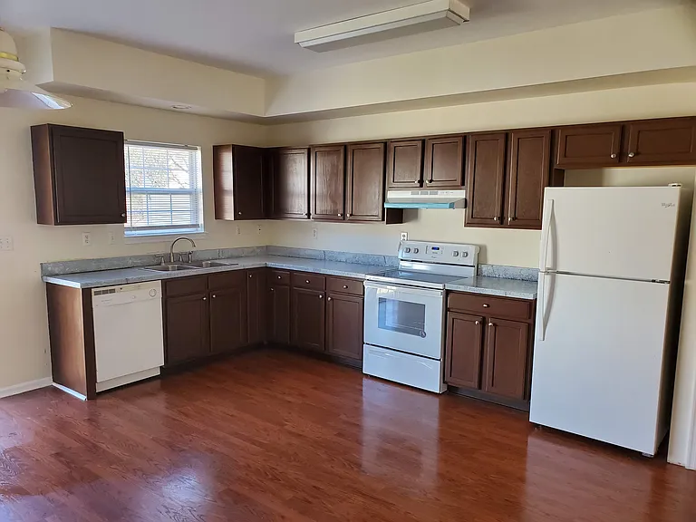1841-1847 Auburn St #1841 — Photo 2