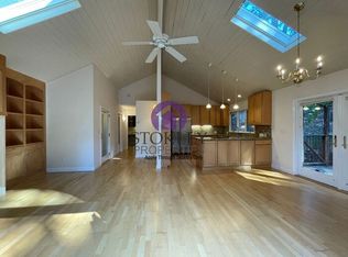 8 Woodcrest Rd, Orinda, CA 94563