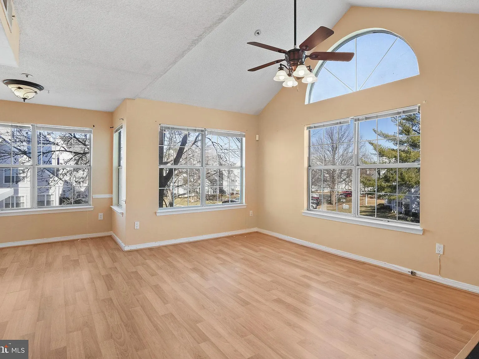 2 bed, 860 sqft, $2,150 — Photo 3