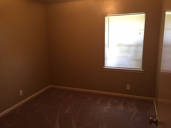 5th image of 506 Deerwood Dr