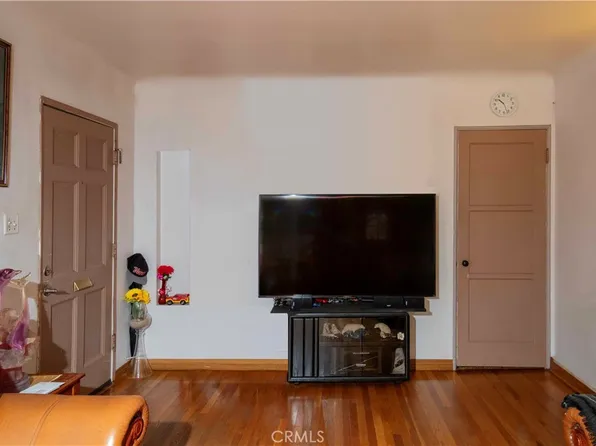 14422 Tiara St, Van Nuys, CA 91401