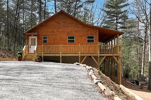 3rd image of 138 Oakcrest Ln