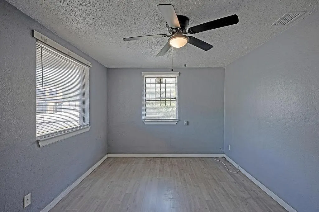 4114 Moncrief Rd — Photo 4