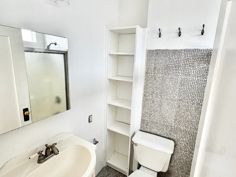1758 Winona Blvd #3 — Photo 10