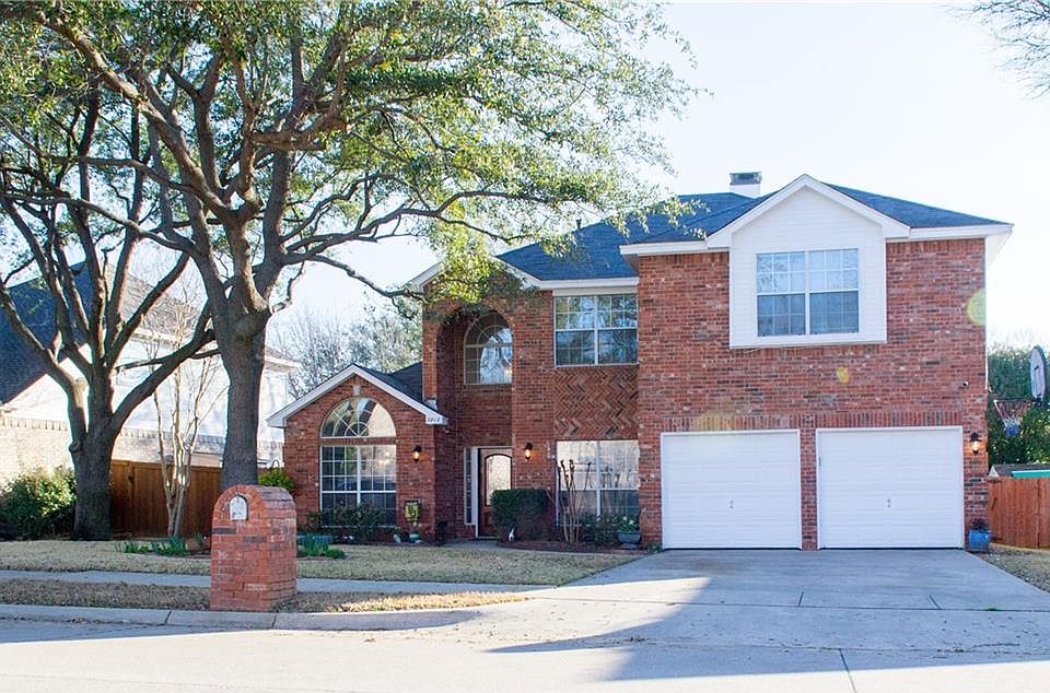 2nd image of 2812 Laurel Hill Dr