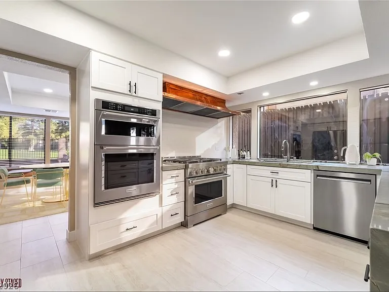 968 Pinehurst Dr — Photo 25