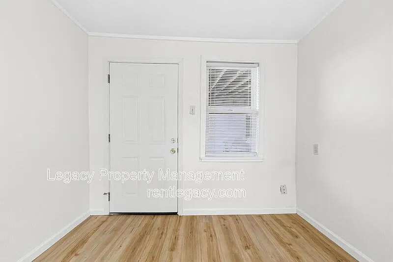 1 bed, 1.0 bath, 450 sqft, $1,195 — Photo 2