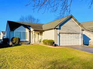 690 Mariner Dr, Elgin, IL 60120