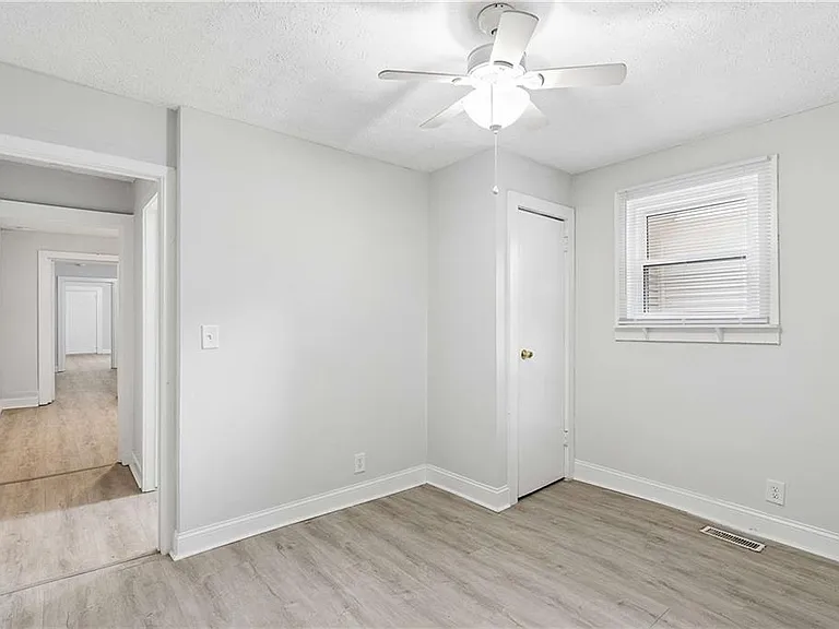 652 Bryan St SE #A — Photo 11