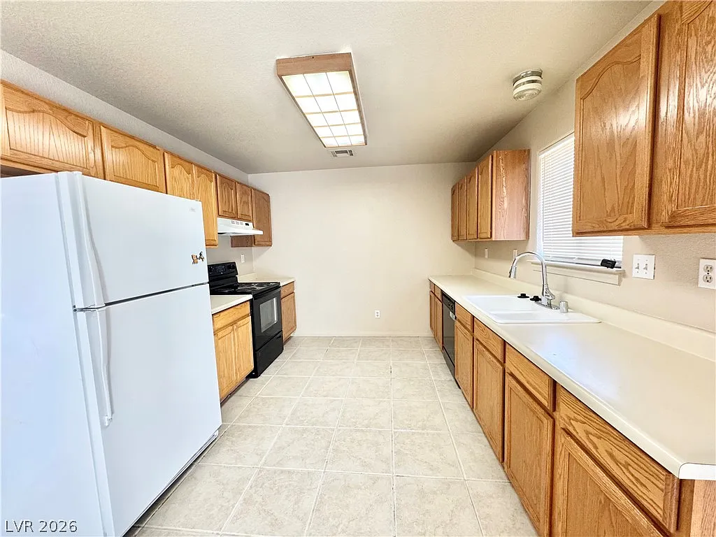 1060 Marne Ct — Photo 4