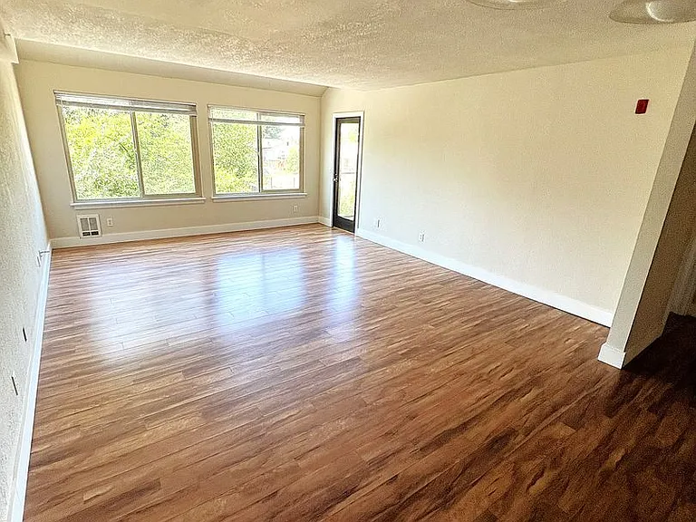 1177 Harrington Ave NE — Photo 16