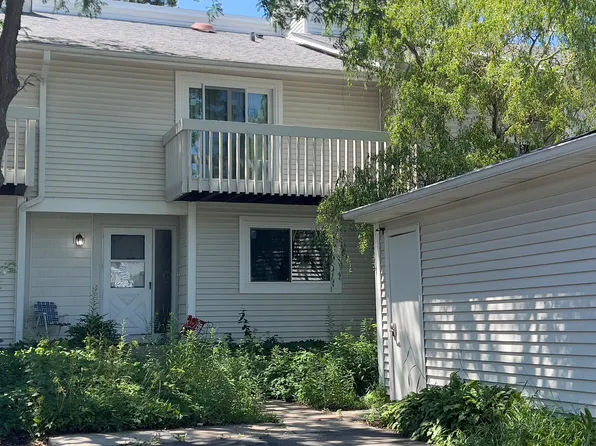 175 Saratoga Ct, Vernon Hills, IL 60061