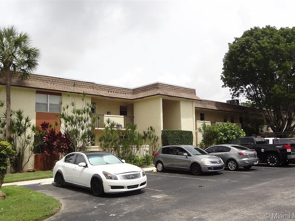 1st image of 5545 N Lakewood Cir N #422