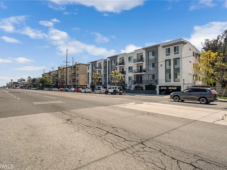 11616 Burbank Blvd #305 — Photo 25