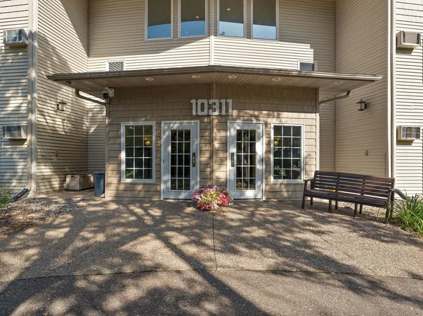 10311 Cedar Lake Rd APT 101, Minnetonka, MN 55305