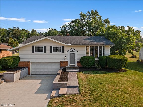 3rd image of 906 Long Ridge Dr