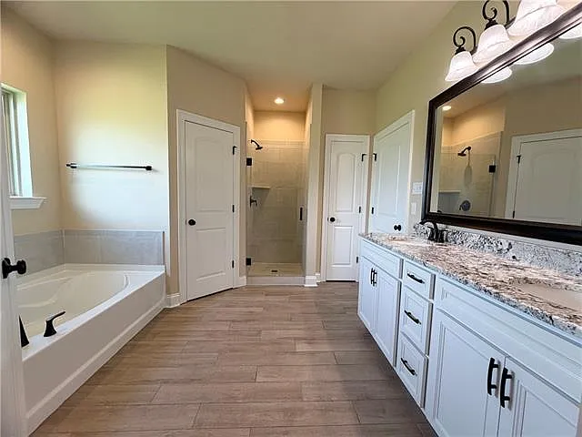 204 Cypress Bnd — Photo 13