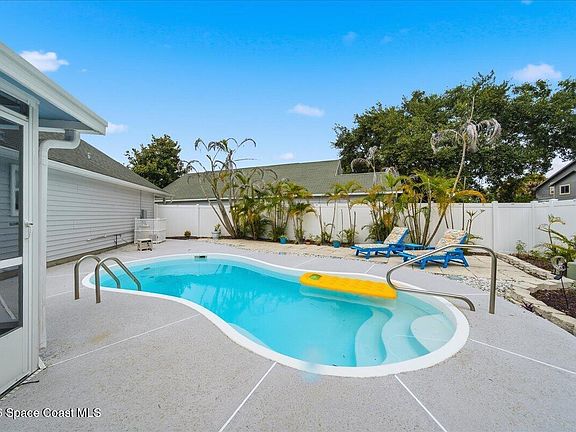 2nd image of 3895 Veranda Ct