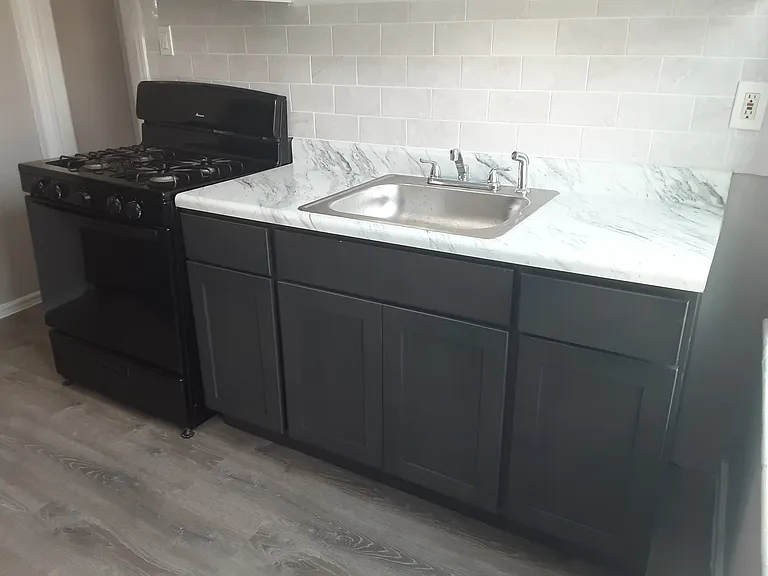 317 William St #B — Photo 5