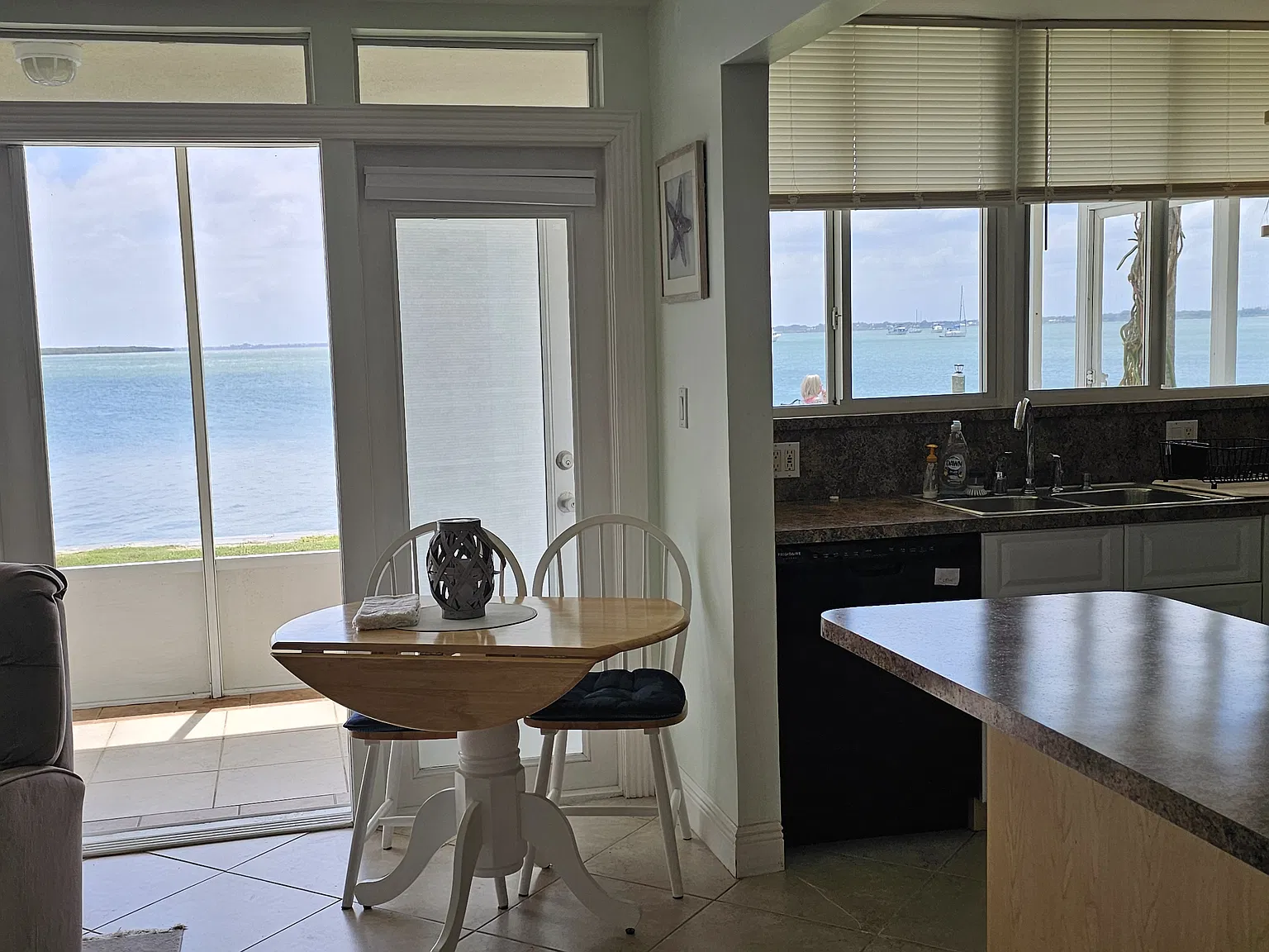 2 bed, 900 sqft, $2,300 — Photo 4