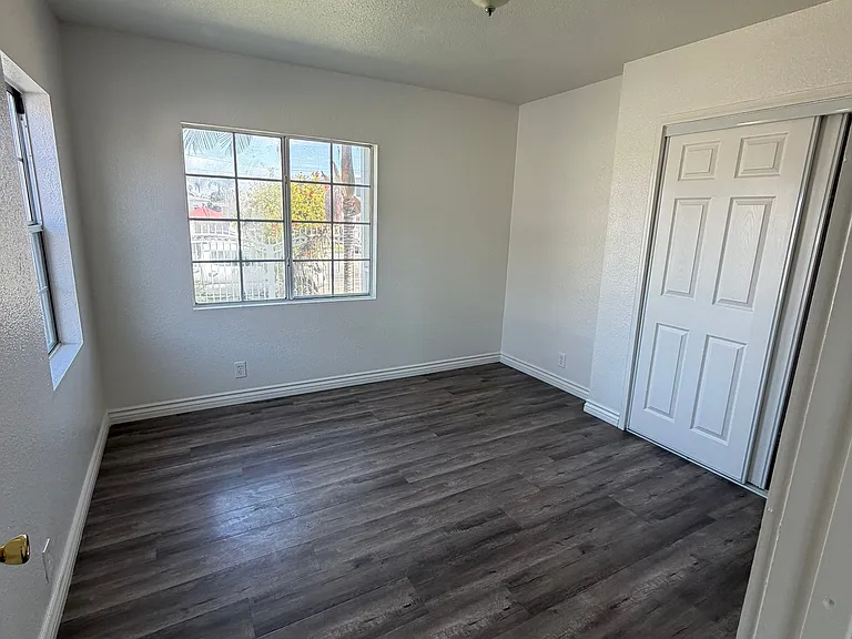 714 E 108th St #3 — Photo 5