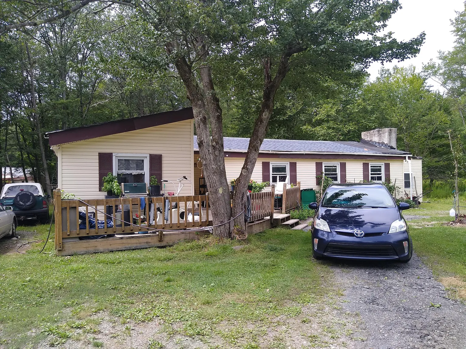 1192 Hunter Dr photo 1