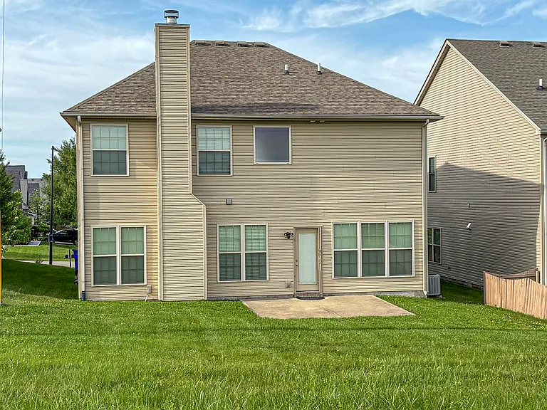 4596 Larkhill Ln — Photo 4