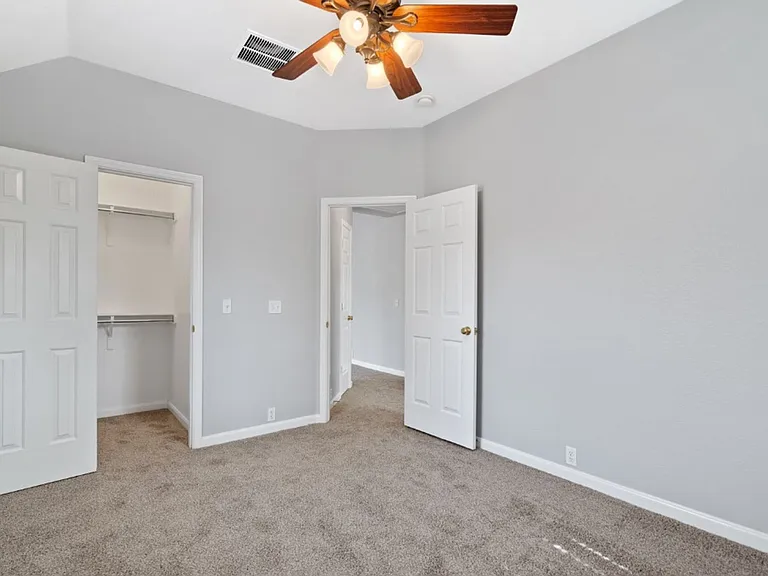 10724 Thoroughbred Dr — Photo 30