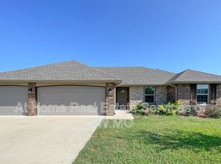 5593 W Pecan St, Springfield, MO 65802