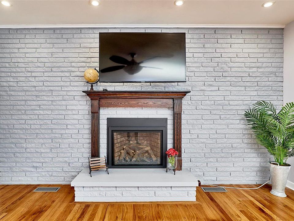 10319 Saint Ann Ln, Saint Ann, MO 63074 Zillow