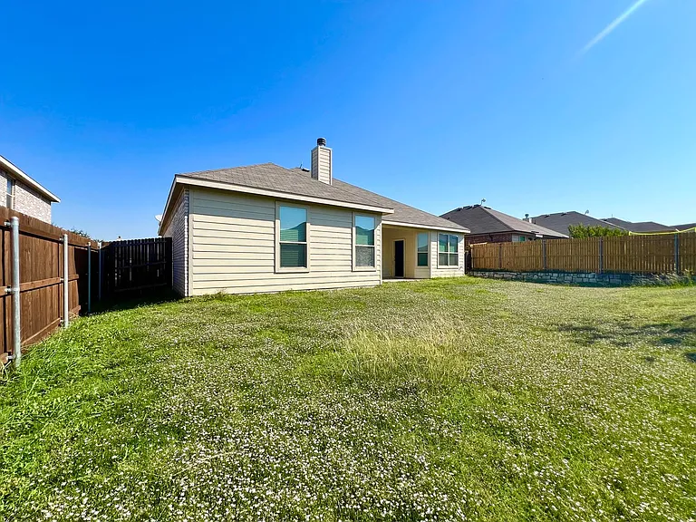215 Clark Dr — Photo 30