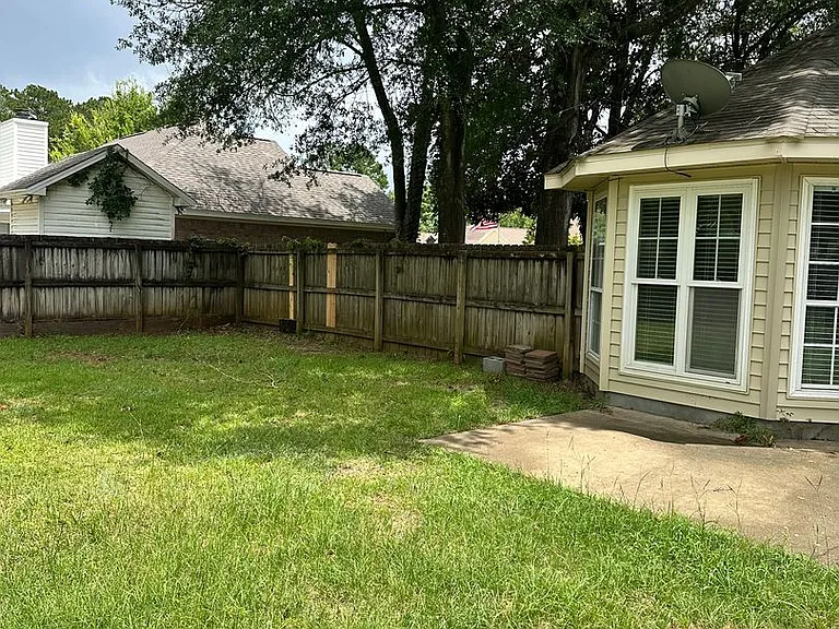 201 Belton Dr — Photo 1