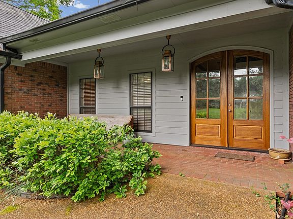 4th image of 3725 Lyles Dr